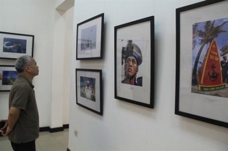 Exposition photographique sur la Marine à Nghê An